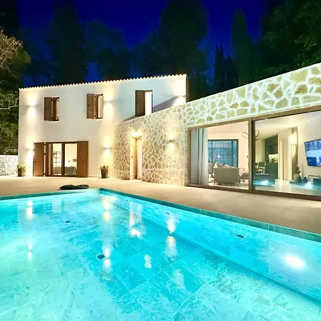 Domenico Morani Luxury Concept With Private Pool By Dadovillas ヴィラ
